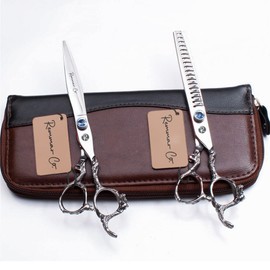 Tijeras de Peluqueria, Tijeras para Cortar Cabello Profesional, Set 2 Tijeras Barbero o Estilista con Estuche 7 pulgadas 17.8cm. Acero Japonés 440C. Mango Dragon 27D