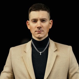 HAYOUWAY Mens Initial Necklace Silver Cuban Link Chain A-Z Letter Necklace Gifts for Men Him Boys Silver Chain Mens Gifts for Dad Son Brother Boyfriend Husband Anniversary Fathers Day Birthday Gifts