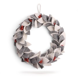Én Gry & Sif Door Wreath, Grey, White Leaves with Red Berries, Diameter 30 cm, Handmade, Fairtrade, Scandi, Decorative Highlight Christmas Wreath, Leaf Wreath, Christmas Decoration Made of Felt,