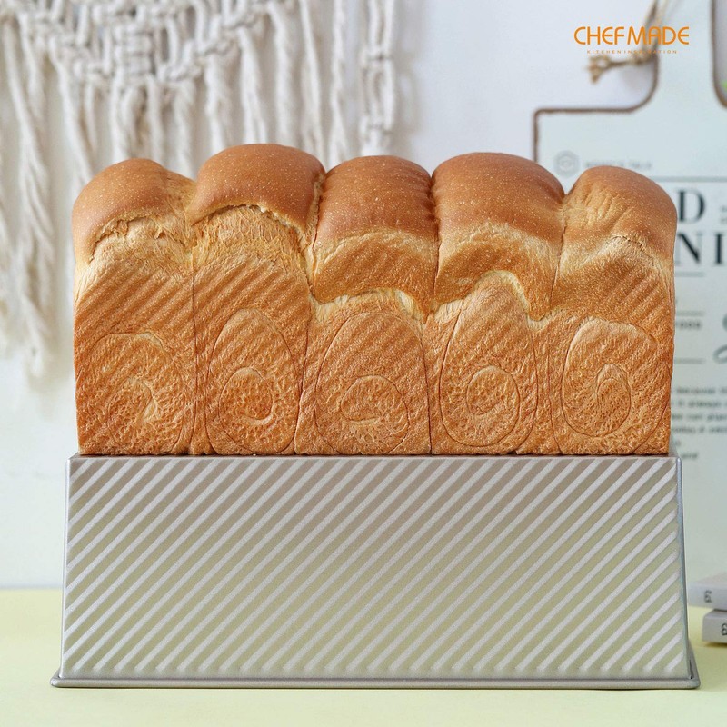 CHEFMADE Loaf Pan with Lid,Commercial Pullman Bread Pan 2.2Lb Dough