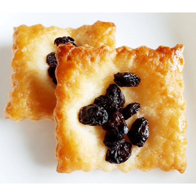 Sanritsu Heike Pie Japanese Buttery Pie Crust and Juicy Raisins