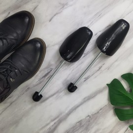 YY YEARCHY Shoe Tree for Men Shoe Stretcher Holder Shape Support for Men's Boots Adjustable Lightweight Plastic (8 Pairs, Black Spring)