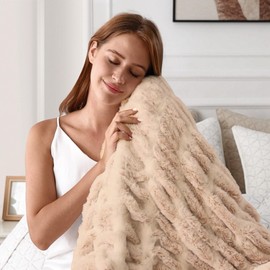 Viviland Faux Fur Throw Blanket for Bed Couch Sofa - Soft Cozy Furry Warm Throw - Comfy Shaggy Blanket - Machine Washable - Beige Fuzzy Plush Throw - 50"× 60"