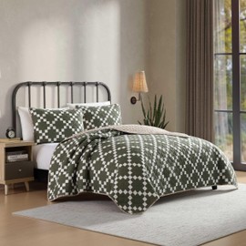Eddie Bauer - Quilt Set, Super Soft Bedding with Matching Sham, Silky Smooth & Breathable, Classic Home Essentials (Diamond Floral Green, Twin)