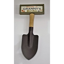 "Welcome to Granny's garden" hanging shovel sign