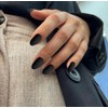 Uñas postizas de gel ovaladas cortas y negras mate, uñas