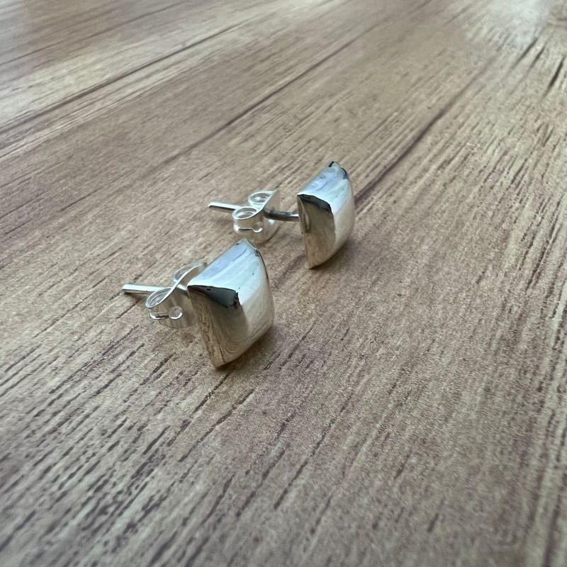 Agalea | Aretes tipo Broqueles diseño de Caudro de plata