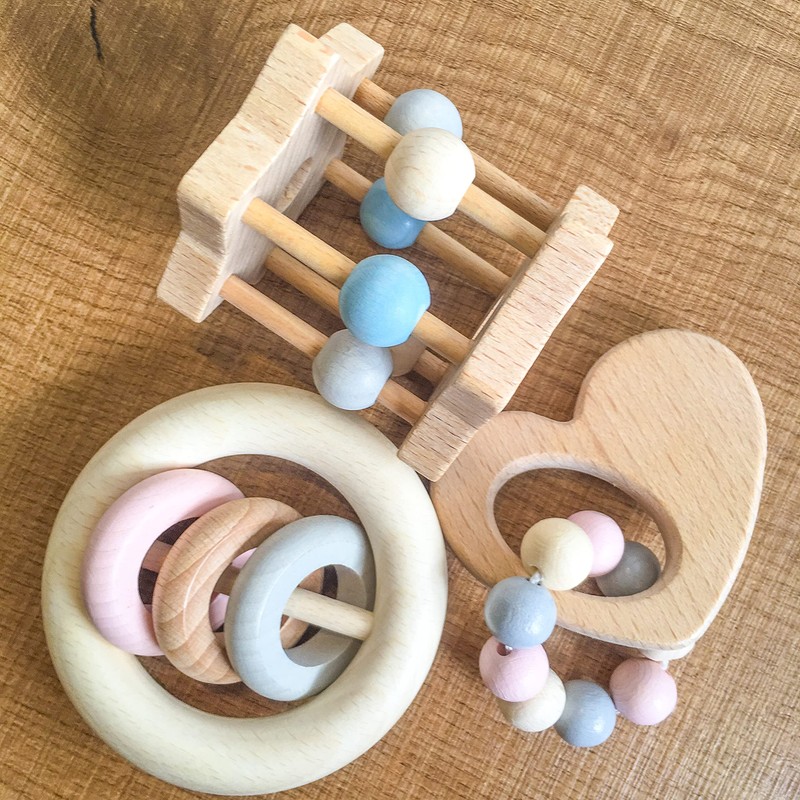 Hess 11111 Griffon Rattle Duck, Nature Pink