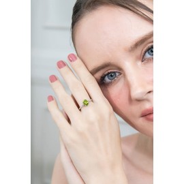 GemStar USA Sterling Silver Peridot and White Topaz Oval Crown Ring, Metal, Peridot White Topaz