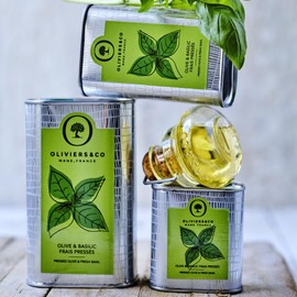 Cold Pressed Basil Olive Oil by Oliviers & Co | Italian EVOO from Puglia | Gourmet Holiday Gift for Pasta, Caprese & Pesto | Extra Virgin Olive Oil with Fresh Basil | 33.6 Fl Oz Tin Can
