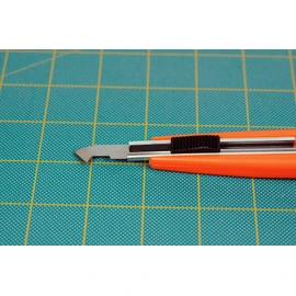 NT Cutter Multi-Use Plastic Cutter with Plastic Cutting Blade and Precision Knife Blade, 1 Cutter (M-500P)