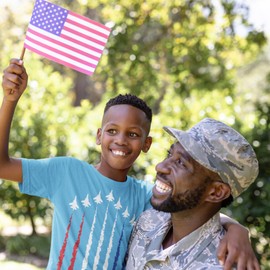 HH Family - playera para niños del 4 de julio con diseño patriótico de dinosaurios con bandera americana de Estados Unidos, Plane Blue, 10