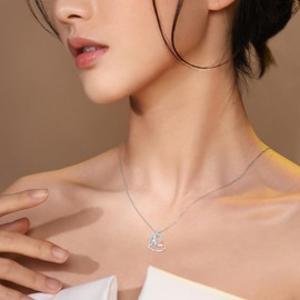 HARMONY BOLA Mum Necklace 925 Sterling Silver Mother and 2 Daughter/Son Hand Holding Pendant Mum Jewelry for Women Grandmother Mother Wife Daughter