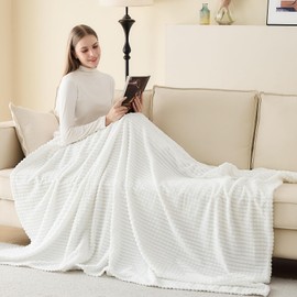 EMME Cuddly Fluffy Blanket, 3D Touch Experience, 150 x 200 cm, Fleece Blanket, Soft and Warm Wool Blanket, Throw Blanket for Sofa, Bedspread and Couch, White