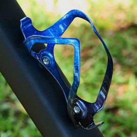 Corki Cycles Universal Bike Water Bottle Holder, Heavy Duty Aluminum Alloy Shock-Resistant Cage for Road Mountain Gravel Bikes 21-32 oz Capacity Blue Black 2 Pack