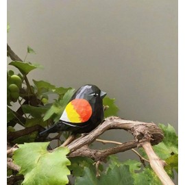 Xiyuelily Hand Carved Red-Winged Blackbird Figurines, Hand-Painted Sculpted Wooden Birds with Base, Wood Bird Statues for Home Decor, Ideal Gifts for Bird Lovers