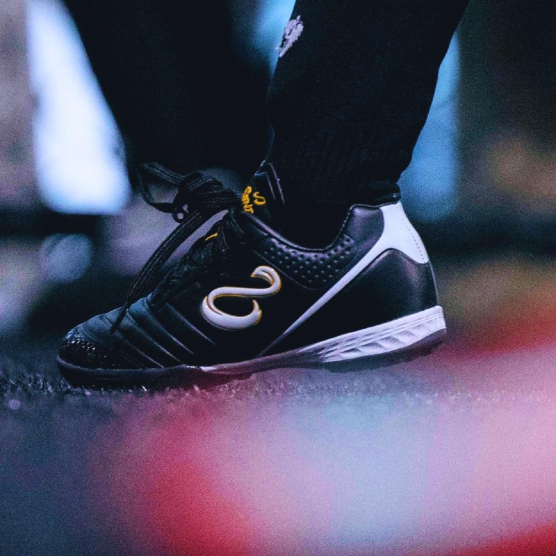 SENDA Ushuaia Academy Turf Shoes, Youth Size 2, Black