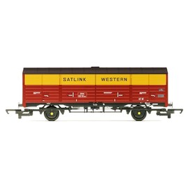 Hornby R60229 RailRoad Satlink Western, 45t ZRA Closed Van, KDC201003 - Era 8 Rolling Stock - Wagons for Model Railway Sets, Red and Yellow