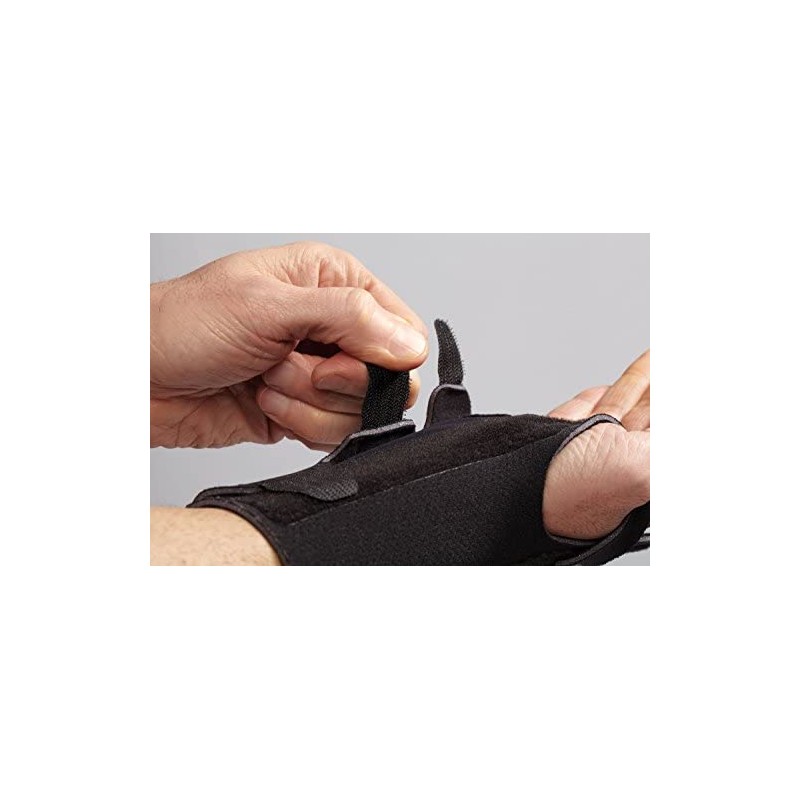 FUTURO Comfort Stabilizing Wrist Brace, Helps Support Sprains, Strains, and