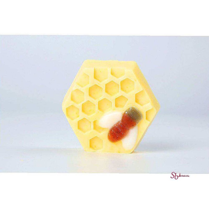 Sellist Shop E Honey Bee Cleansing Bar MP Soap X3