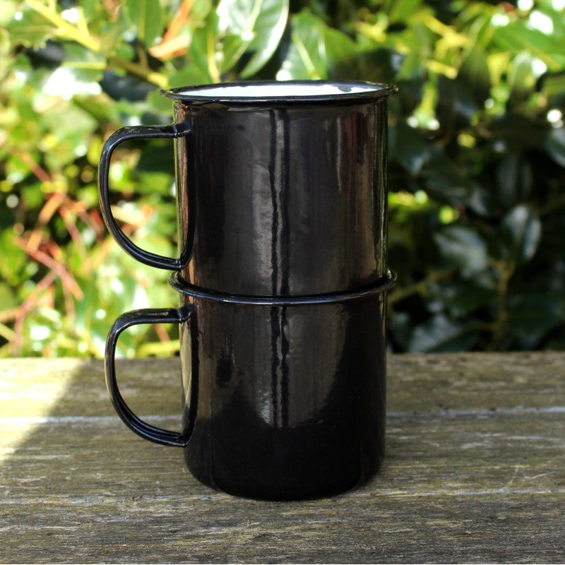 eBuyGB Set of 2 380ml Coloured Enamel Mugs Retro Outdoor