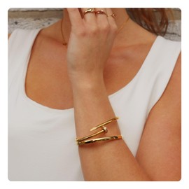 AVERELLE Women's 18K Gold Plated Nail Design Bangle - Screw Bangle Elegant Statement Jewellery - Waterproof, Nickel Free & Hypoallergenic - Gift Idea for Women