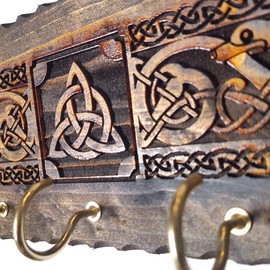 Decorative Celtic Key Hanger - Trinity Knot Wall Mounted Wooden Hook Organizer, Celtic Knot Design Key Holder