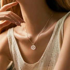 17VKL - Paquete de 2 collares con colgante de letra inicial para mujer, chapados en oro de 14 quilates, collar grueso de moda, colgante de círculo redondo de la A a la Z con letras de circonita y