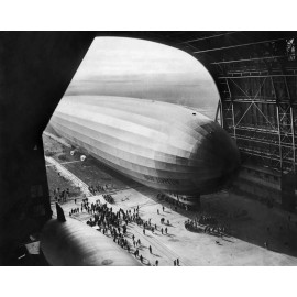 "GRAF ZEPPELIN" AIRSHIP PHOTO