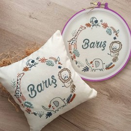 4 Sizes Colorful Round Embroidery Hoop Set Plastic Circle Cross Stitch Hoop Rings for DIY Craft Sewing,Including 16pcs Gold Eye Sewing Needles,LAMXD Embroidery Hoop(Random Color)