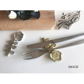 Keystone KI047809 Chopsticks Rest, Aluminum Flower, Strawberry Flower, 3.3 x 1.5 x 0.3 inches (8.5 x 3.7 x 0.9 cm), Silver