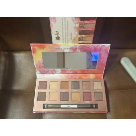 Mia Del Mar $38.00 msrp MIA Del Mar Novelera Eyeshadow Palette & dual ended brush
