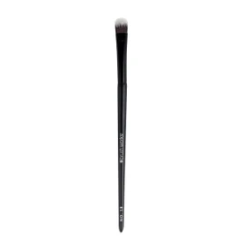 Brushworks No. 18 Flat Eye Brush