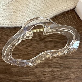 Briskyjp ヘアクリップ 大きめ 髪留め 髪飾り バンスクリップ しっかりとまる ヘアアクセサリー お風呂 バナナクリップ 韓風 シンプル オフィス レディース 可愛い雲の造型 PC樹脂 軽量 おしゃれ 毛量多い方に（透明）