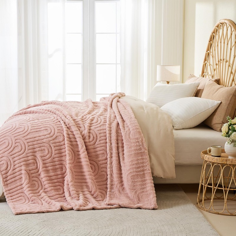 Wajade Fleece Throw Blanket, Fluffy Faux Fur Blanket for Bed