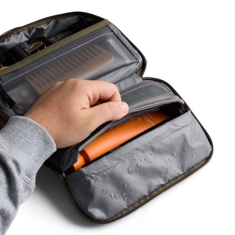 Bellroy Hanging Toiletry Kit (Hanging 3 Liter Toiletry Bag for