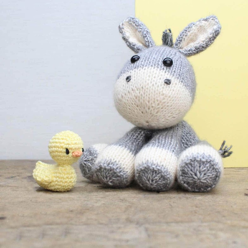 Hardicraft Knitting Pack for Making Yourself with Instructions and Material
