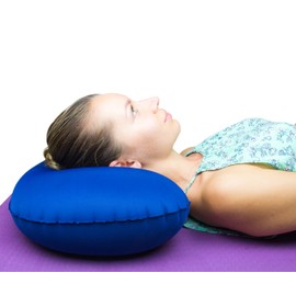 Travel pillow / neck pillow by polaar, inflatable, ultra-lightweight, ergonomically shaped, supports head, spine and back, for a restful and comfortable sleep - even in the airplane