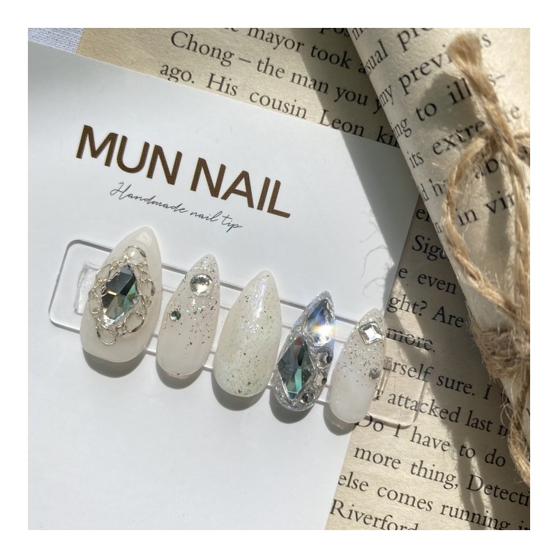 Bling Brooch Marble Nail Tips Wedding Nail Recommendation - Mediaval