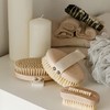 HHUUMM Hand and Nail Brush W 4 x H 4
