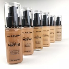 L.A. COLORS Truly Matte, Maquillaje líquido, Color Natural, Tono CLM352, 40 ml