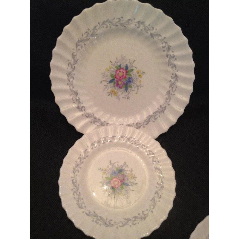 Royal Doulton English China "Windermere" 5 Pc Place Setting, 11