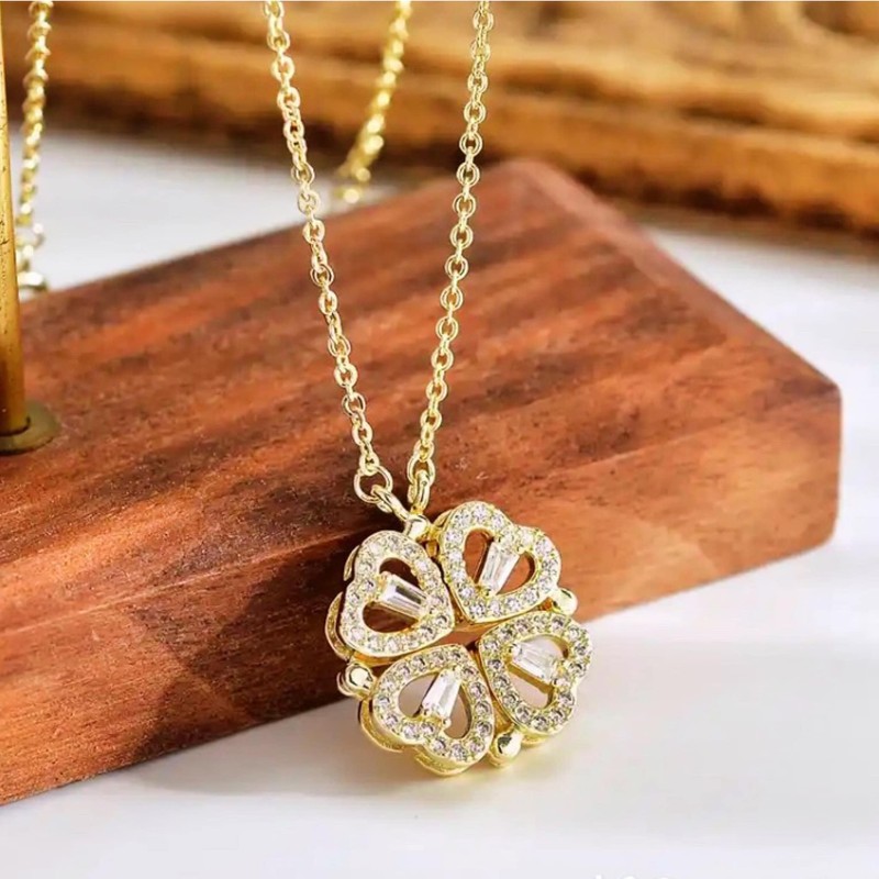 collar de 4 corazones y trebol, caja de regalo con
