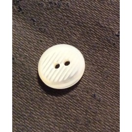 BUTTONS ETC #MOP16101/20 MOTHER OF PEARL DIAGONAL ROUND--2 HOLE--1/2"-- 7 PIECES