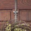 Haute Decor Adjustable Length Wreath Hanger with Removable Icon (Oil-Rubbed