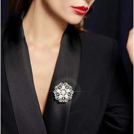 KristLand Flower Brooch Retro Art Deco Gold Tone Flower Outfits Brooch with Sparkling Crystal Pearl Wedding Party Bridal Birthday Chest Pin Corsage Gift for Women Ladies, Crystal