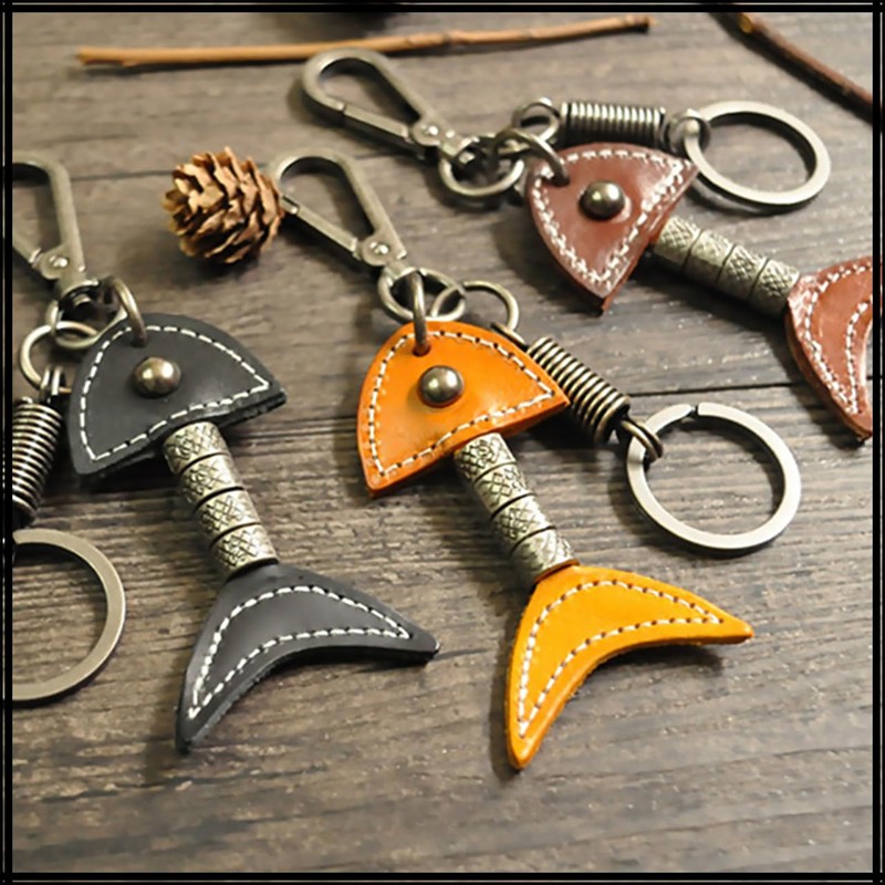White Fang AZ165 Keychain, Keyring, Leather, Stylish, Retro, Charm, Fish,