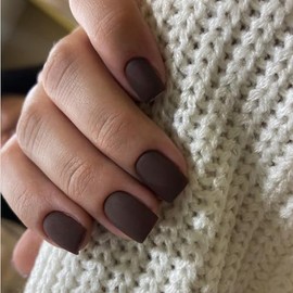 Uñas postizas cuadradas cortas de color marrón mate, colores de otoño 2024, uñas de gel cortas de moda, uñas acrílicas adhesivas, uñas postizas gruesa