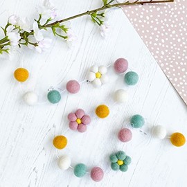 Felt Spring Flower Hanging Garland (200cm 24 Balls/ 5 Flowers)