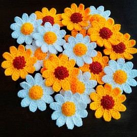 HukDok Handmade Crochet Daisy Flower Decoration Sewing Appliques Floral Petal Sew on Patches Ornament for DIY Craft Costume Bag Earrings or Hair Accessory (Large Yellow & White Daisy)